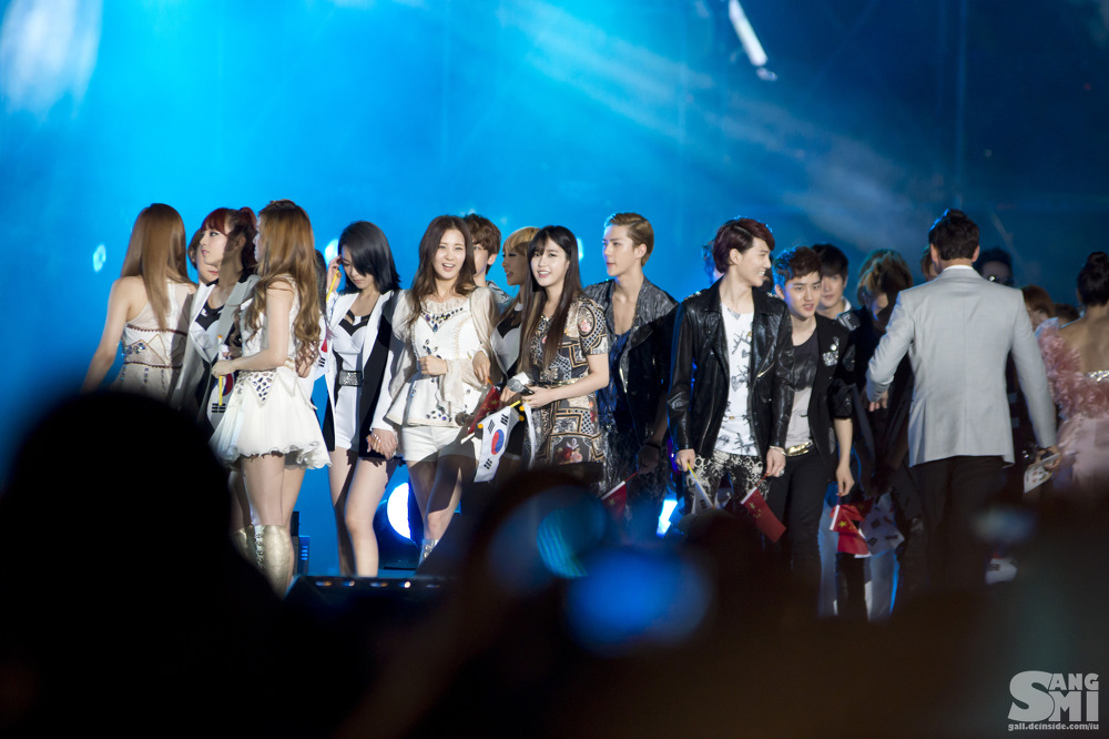 [PIC][25-08-2012]Hình ảnh mới nhất từ Concert "14th Korea-China Music Festival in Yeosu" của SNSD - Page 4 124D51405039BE48108D1E