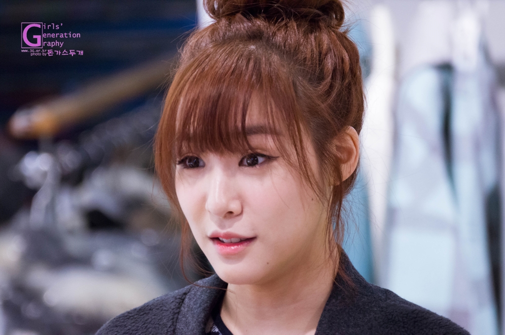 [PIC][28-11-2013]Tiffany ghé thăm cửa hàng "QUA" ở Hyundai Department Store vào trưa nay - Page 2 2175194552975680064449