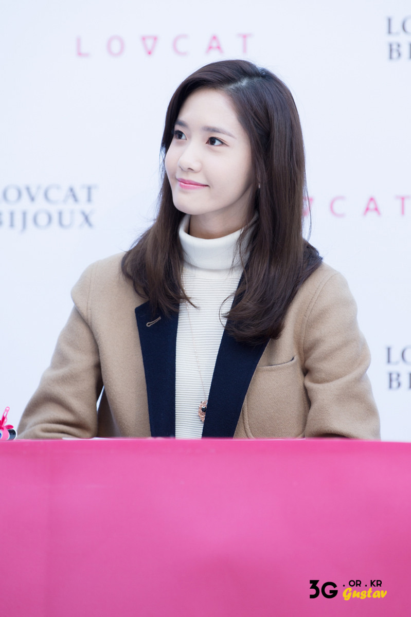 [PIC][24-10-2015]YoonA tham dự buổi fansign cho thương hiệu "LOVCAT" vào chiều nay - Page 3 22110734562CDBC61ABFA1