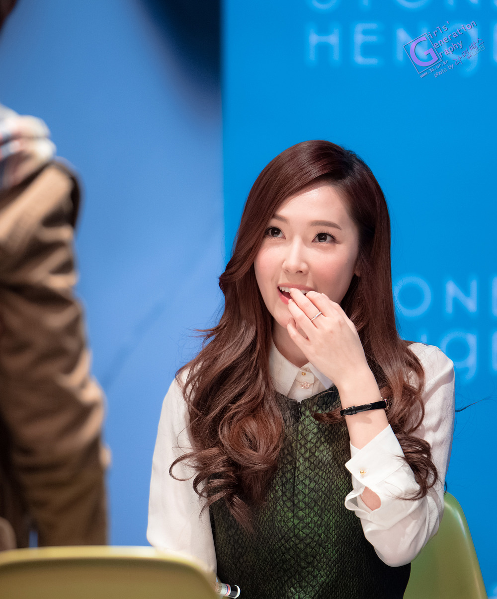 [PIC][01-12-2013]Jessica xuất hiện tại buổi fansign thứ 2 cho thương hiệu "STONEHENgE" vào trưa nay - Page 2 226A3650529DFD7D17D569