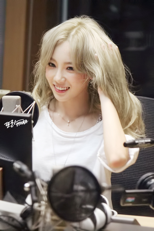 [OTHER][06-02-2015]Hình ảnh mới nhất từ DJ Sunny tại Radio MBC FM4U - "FM Date" - Page 31 230D904E5645C62A323285