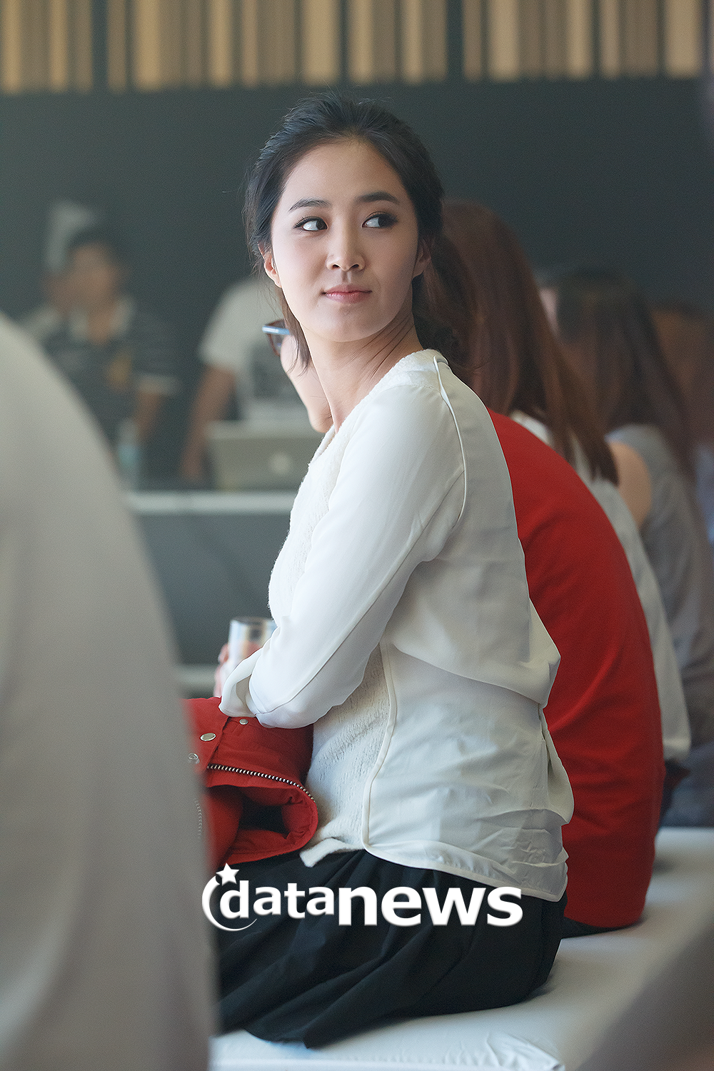 [PIC][30-08-2013]Yuri xuất hiện tại sự kiện khai trương cửa hàng "MOOSE KNUCKLES" vào chiều nay 233D245052213D701662A3
