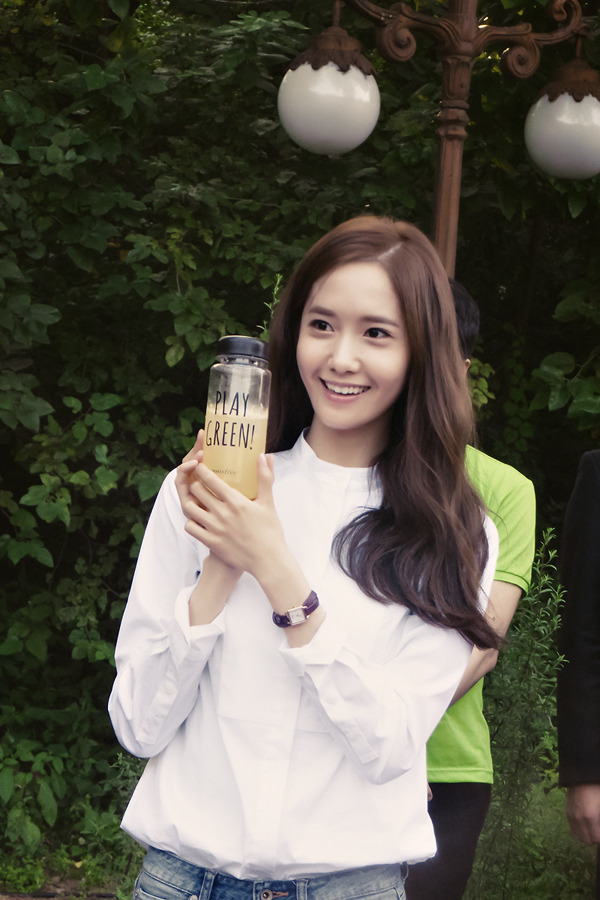 [PIC][27-09-2014]YoonA tham dự sự kiện “Innisfree PLAY GREEN Festival 2014” tại Seocho Culture & Arts Park vào chiều nay 233F804F54274A840624A0