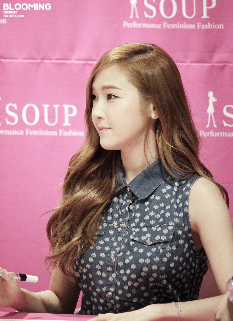 [PIC][14-06-2014]Jessica tham dự buổi fansign lần 2 cho thương hiệu "SOUP" vào trưa nay 234C1750539D24DE217C0A