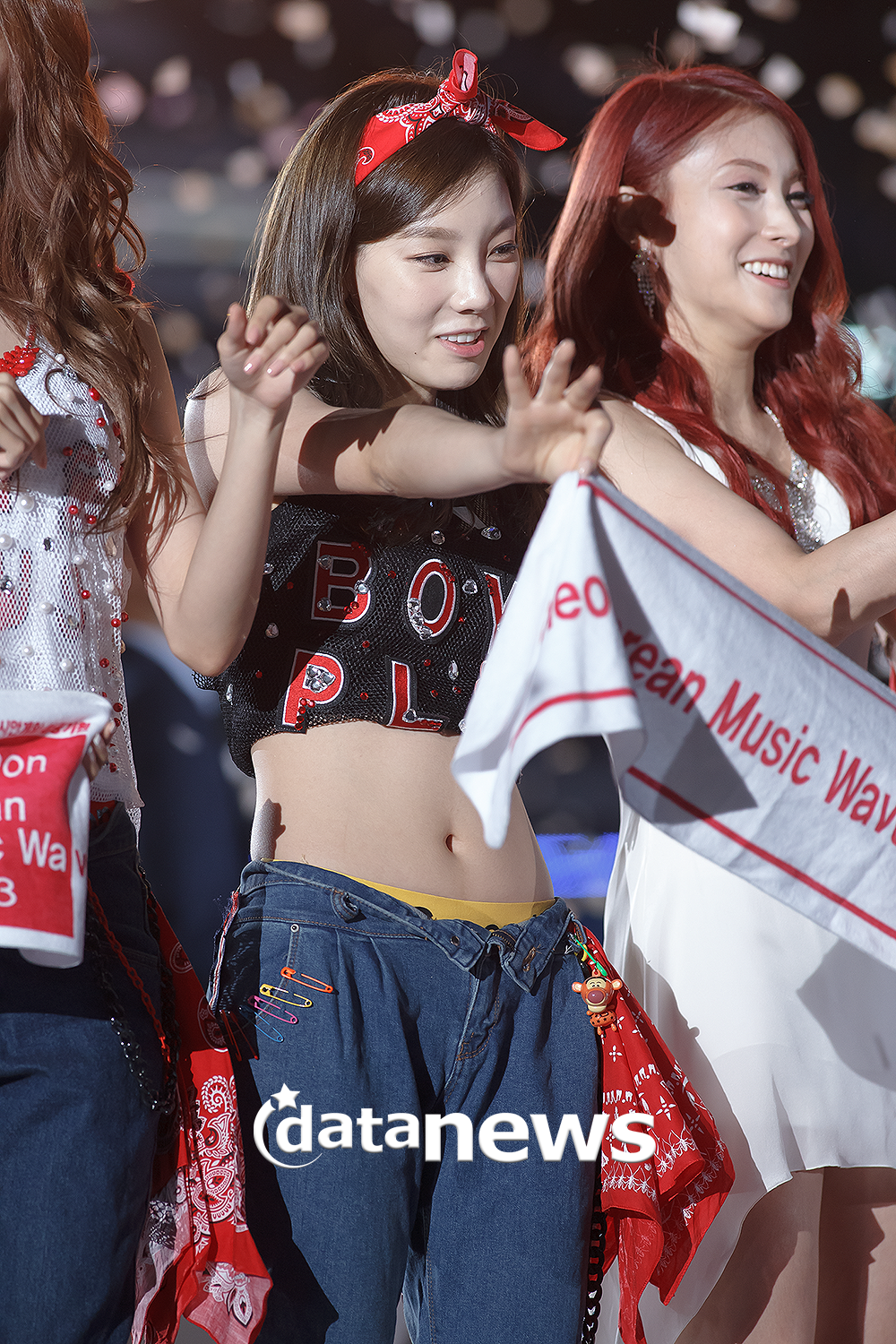 [PIC][01-09-2013]Hình ảnh mới nhất từ "Incheon Korean Music Wave 2013" của SNSD và MC YulTi vào tối nay - Page 2 234F734C52238E3015136F
