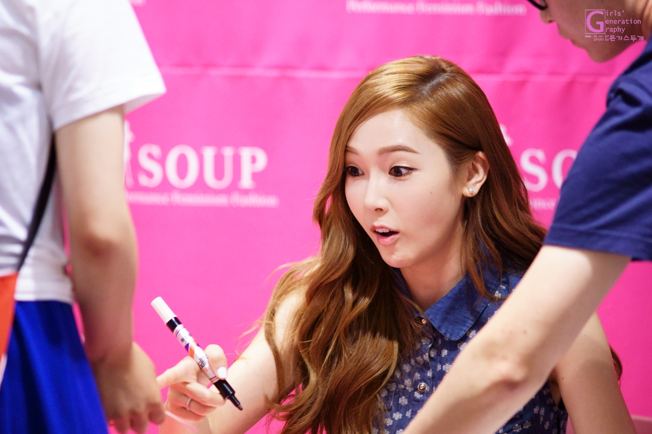 [PIC][04-04-2014]Jessica tham dự buổi fansign cho thương hiệu "SOUP" vào trưa nay - Page 3 25325838539DC157249222