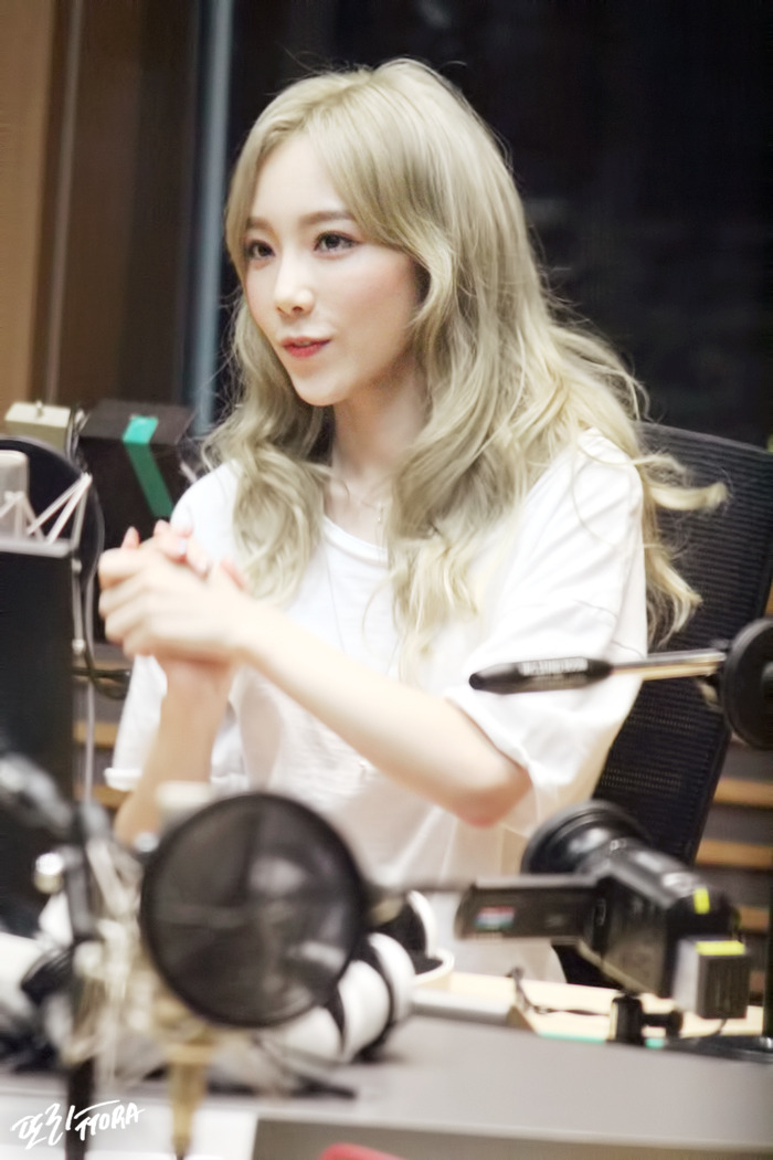[OTHER][06-02-2015]Hình ảnh mới nhất từ DJ Sunny tại Radio MBC FM4U - "FM Date" - Page 31 255CE34E5645C89802D2EE