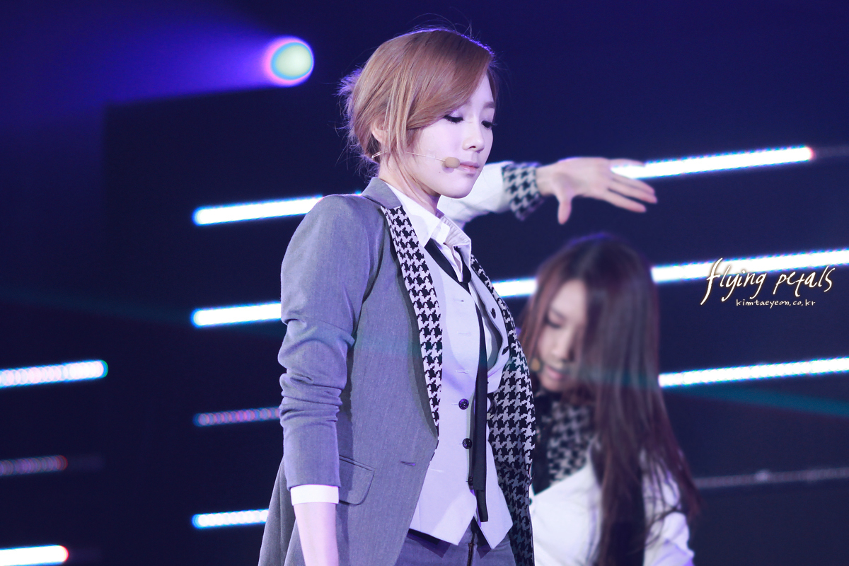 [FANTAKEN/PREVIEW][26-01-2012] SNSD || KOREAN INTERNATIONAL STYLE SHOW in Japan 1935B3364F24E999023338