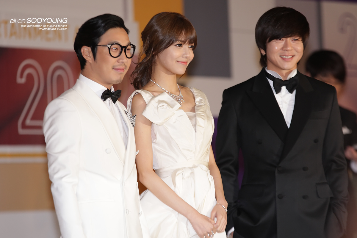 [PIC][30-12-2012]Hình ảnh mới nhất của MC SooYoung tại "2012 SBS Entertainment Awards" tối nay - Page 2 220D1B3751BFEA8942654E