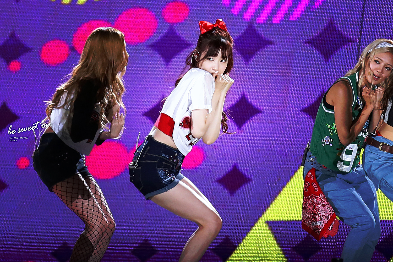 [PIC][01-09-2013]Hình ảnh mới nhất từ "Incheon Korean Music Wave 2013" của SNSD và MC YulTi vào tối nay 221954395225D34008C1C9