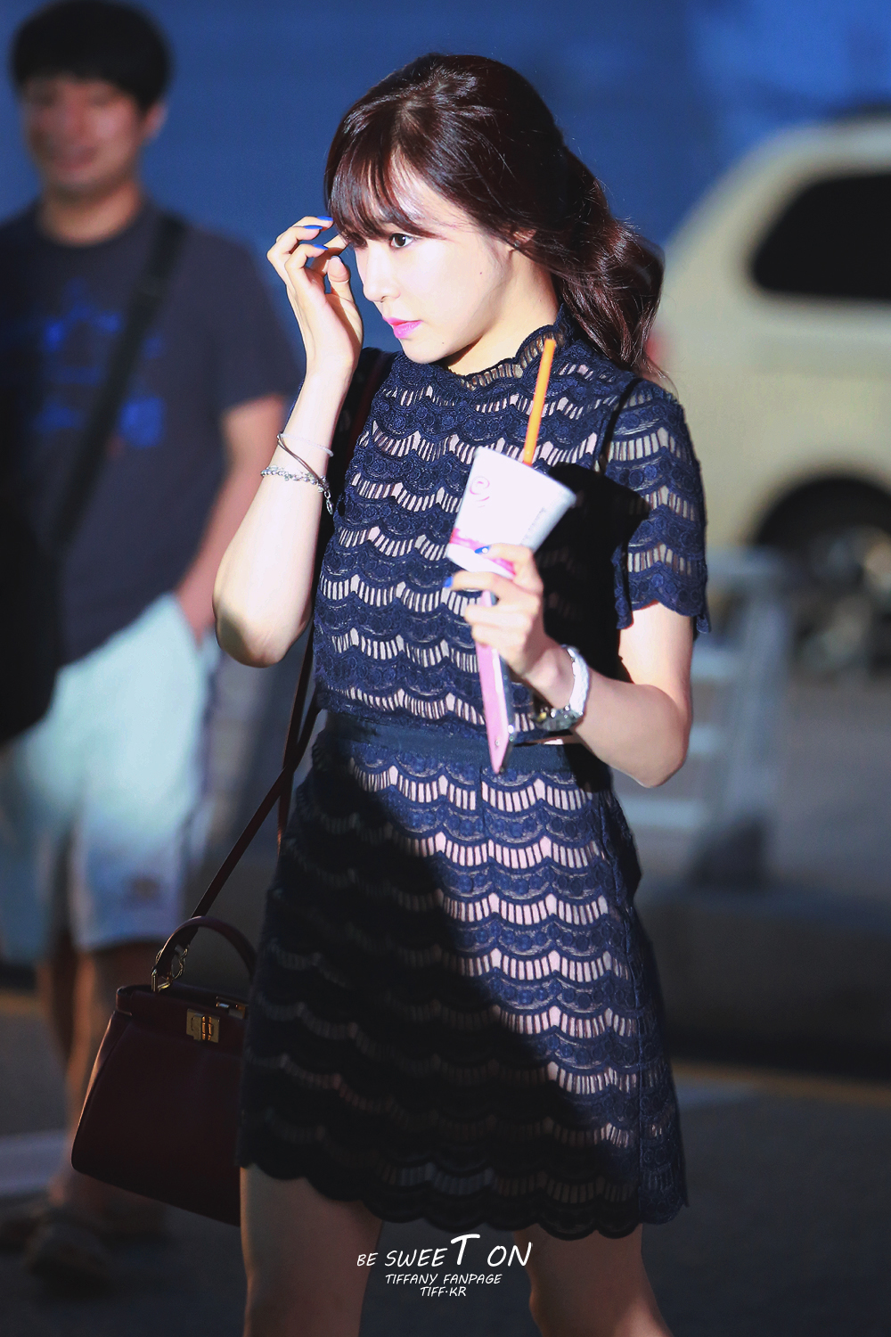 [PIC][26-07-2013]Tiffany - TaeYeon và Sunny khởi hành đi LA để hát Quốc ca mở màn cho trận đấu bóng chày giữa 2 đội Los Angeles Dodgers và Cincinnati Reds vào tối nay 221E364851F4036F09D829