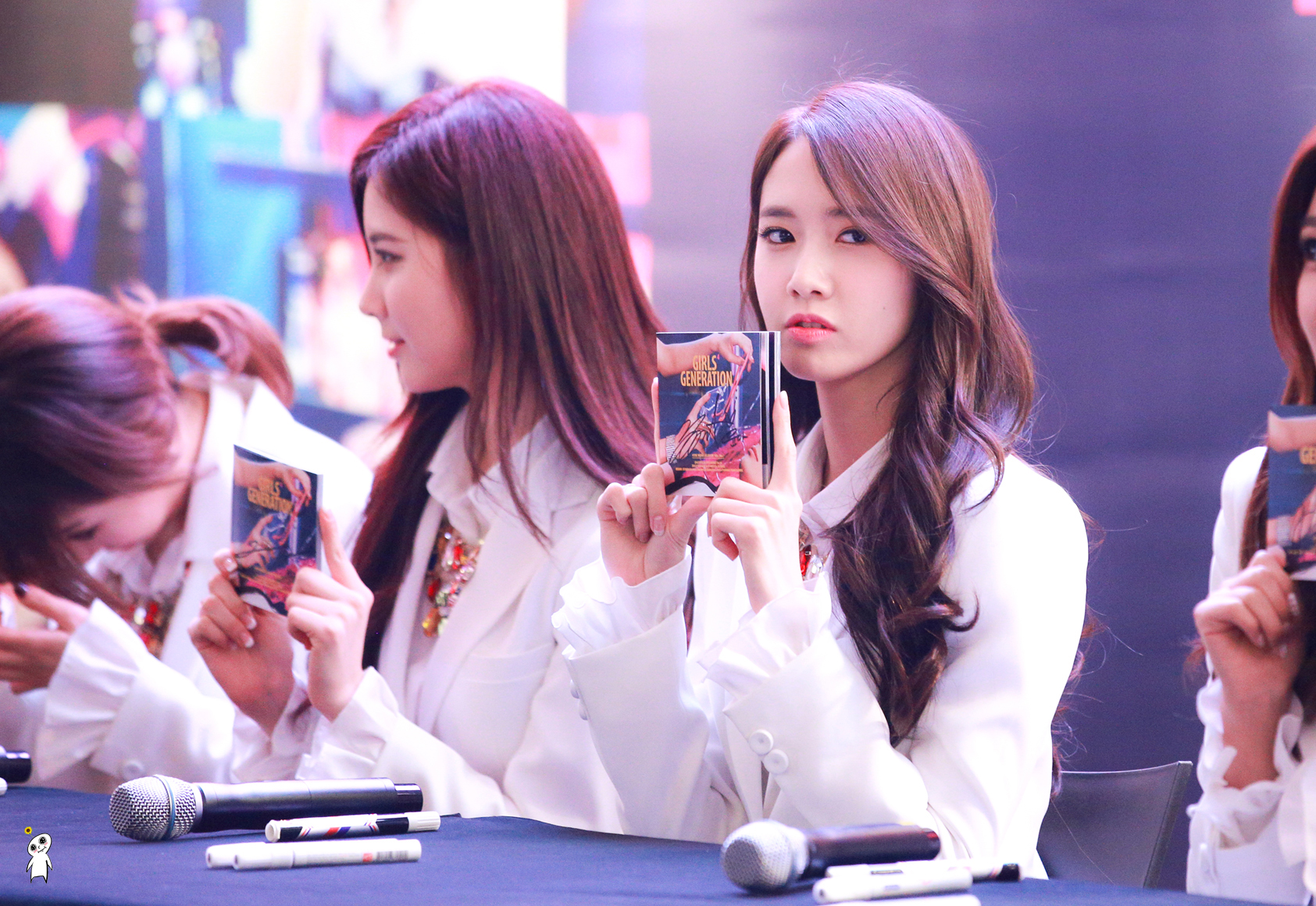 [PIC][14-03-2014]SNSD xuất hiện tại buổi fansign cho "Mr.Mr." vào tối nay  - Page 3 2253C1355323E80513F1A2