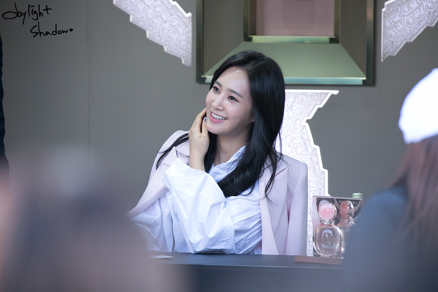 [PIC][09-10-2016]Yuri tham dự buổi Fansign thứ 2 cho thương hiệu nước hoa "BVLGARI Rose Goldea" tại Myeongdong Lotte Duty Free vào chiều nay - Page 4 246C3335587114C81373F0