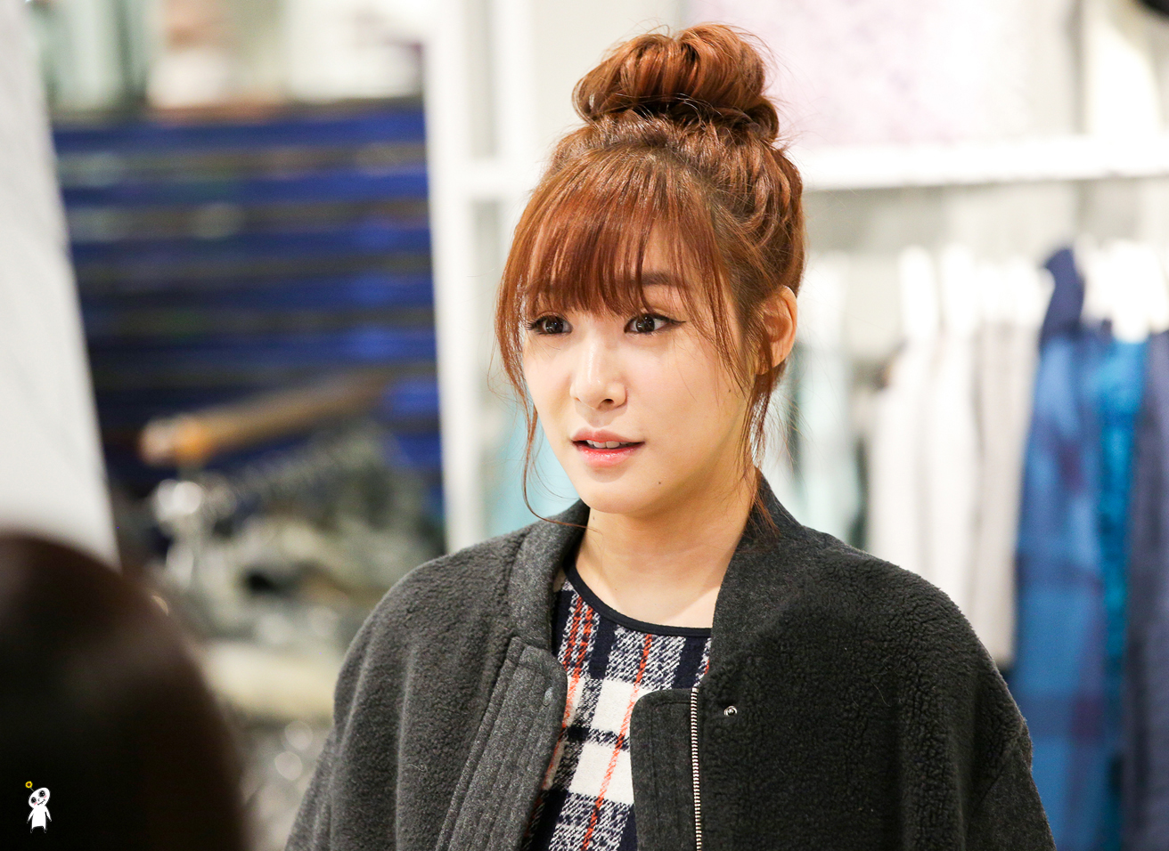 [PIC][28-11-2013]Tiffany ghé thăm cửa hàng "QUA" ở Hyundai Department Store vào trưa nay - Page 3 2505133F52980CB439C061