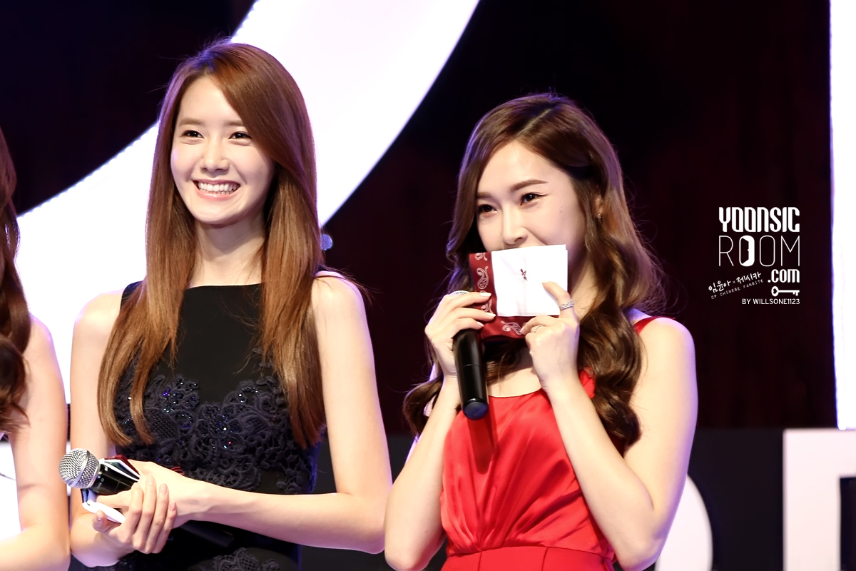 [PIC][20-10-2013]Jessica - YoonA và SeoHyun xuất hiện tại Thái Lan để tham dự "GiRL DE PROVENCE Thanks Party" vào tối nay - Page 15 2568A744526BB0FD022ABF