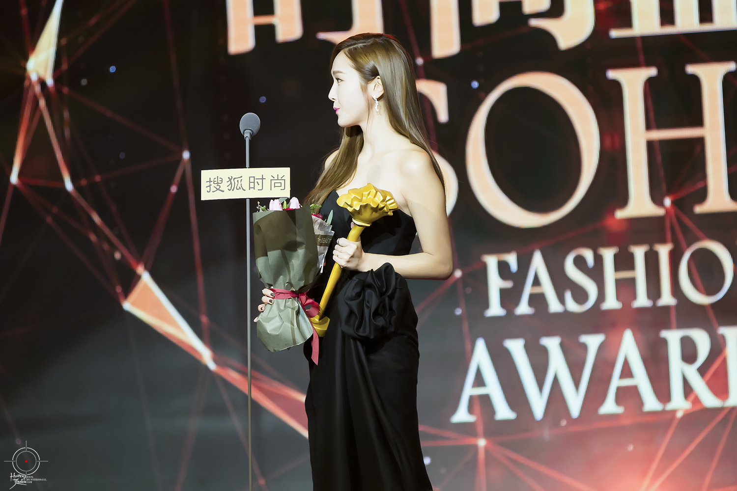 [PIC][23-12-2014]Jessica khởi hành đi Bắc Kinh để tham dự "Sohu Fashion Awards" vào sáng nay 2708B33C549BB9931751EA