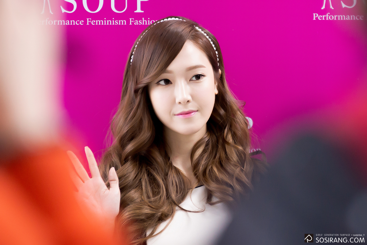 [PIC][04-04-2014]Jessica tham dự buổi fansign cho thương hiệu "SOUP" vào trưa nay 274ACC4C533FFDC0342F44